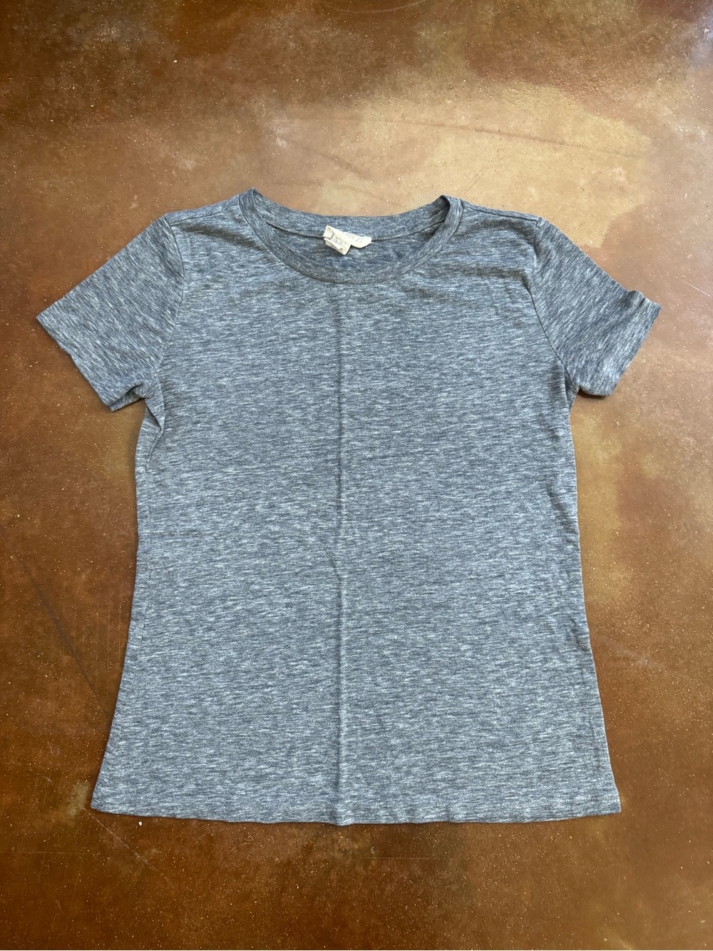Forever 21 Gray Crewneck Tee Women’s Medium